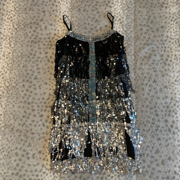 Black and silver sequin dance costume - Picture 1 of 10